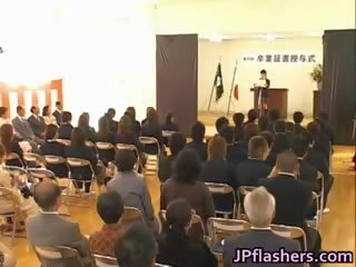 יפני דבש במהלך graduation